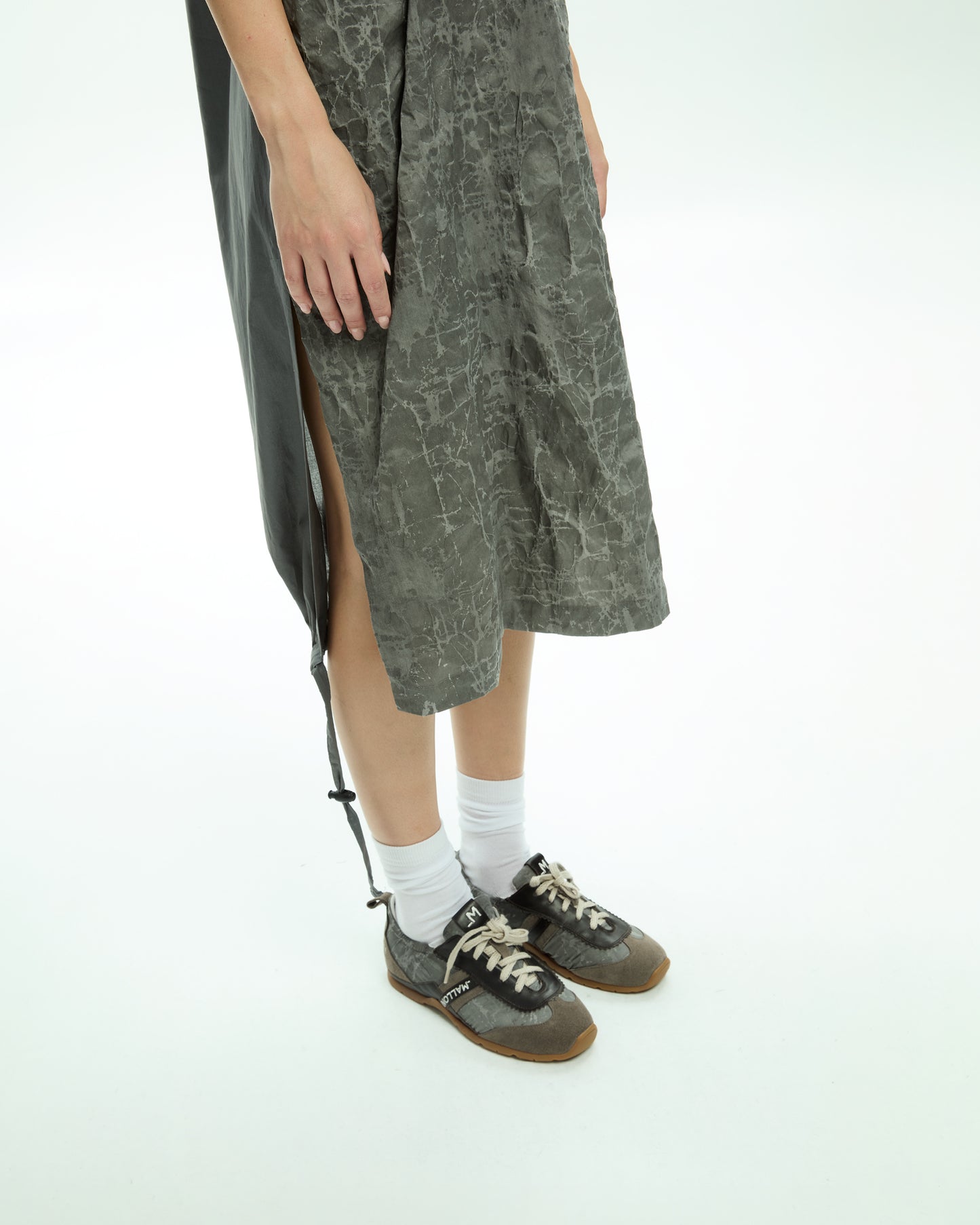 MLO Abito lungo con scollo a V GRIGIO