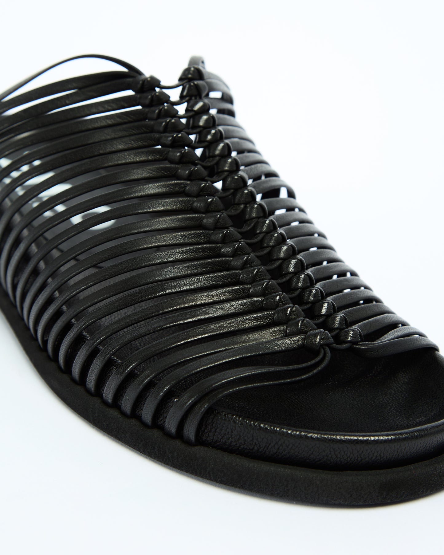 MLO Sandalo con fasce sottili intrecciate NERO