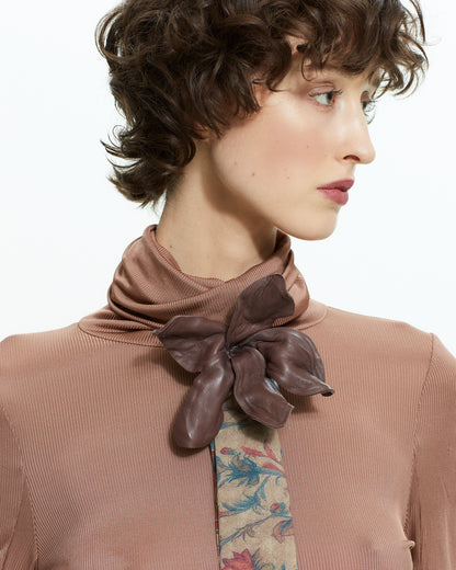 _MALLONI Spilla fiore in pelle MARRONE