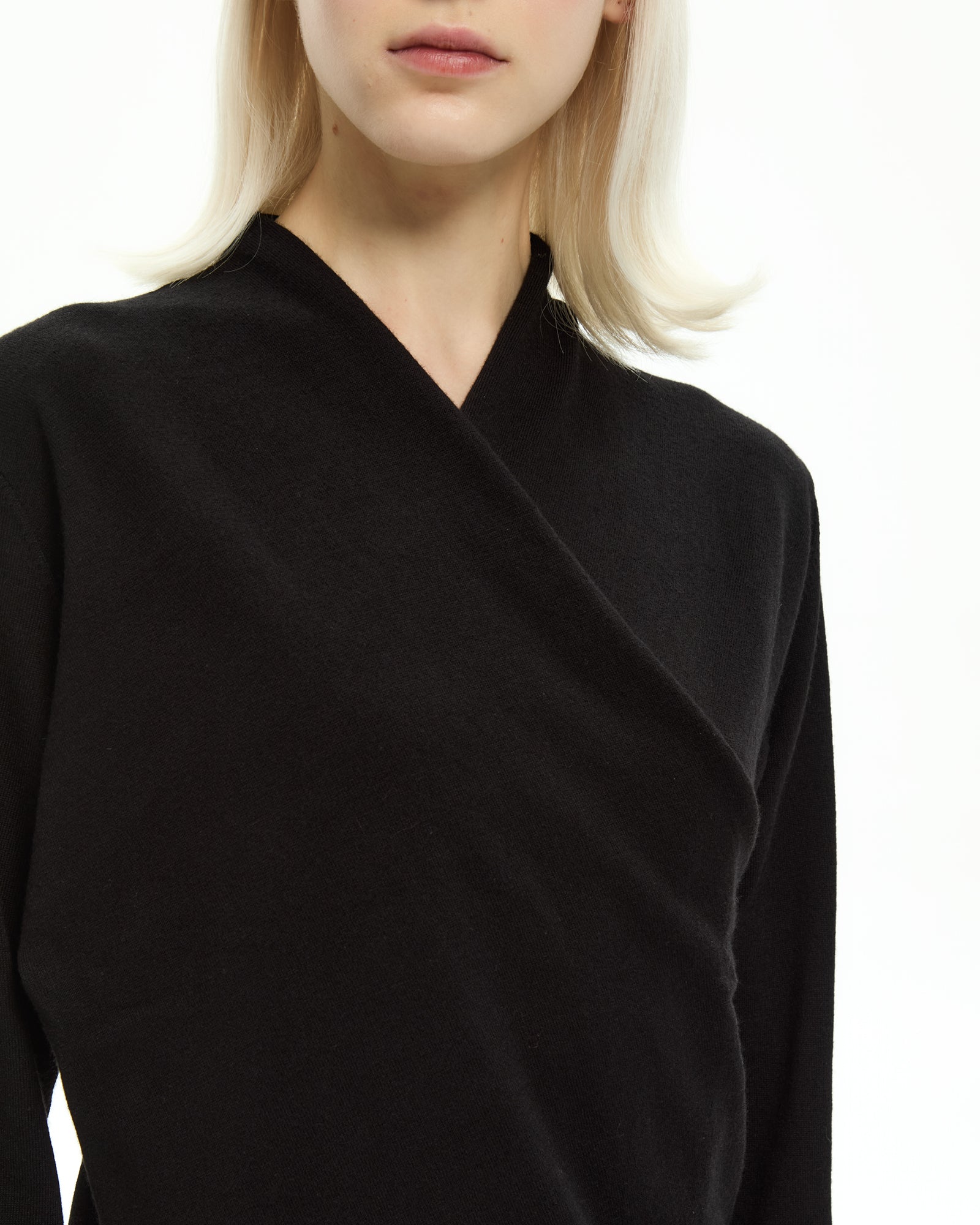 MLO Maglia con collo incrociato NERO