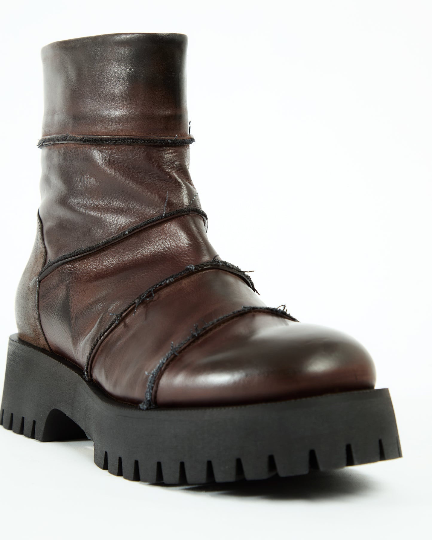 MLO Anfibi con cuciture a vista