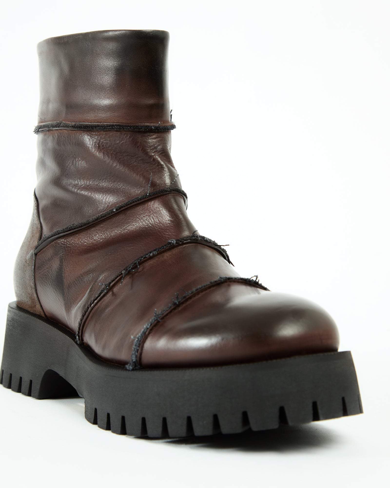 MLO Anfibi con cuciture a vista