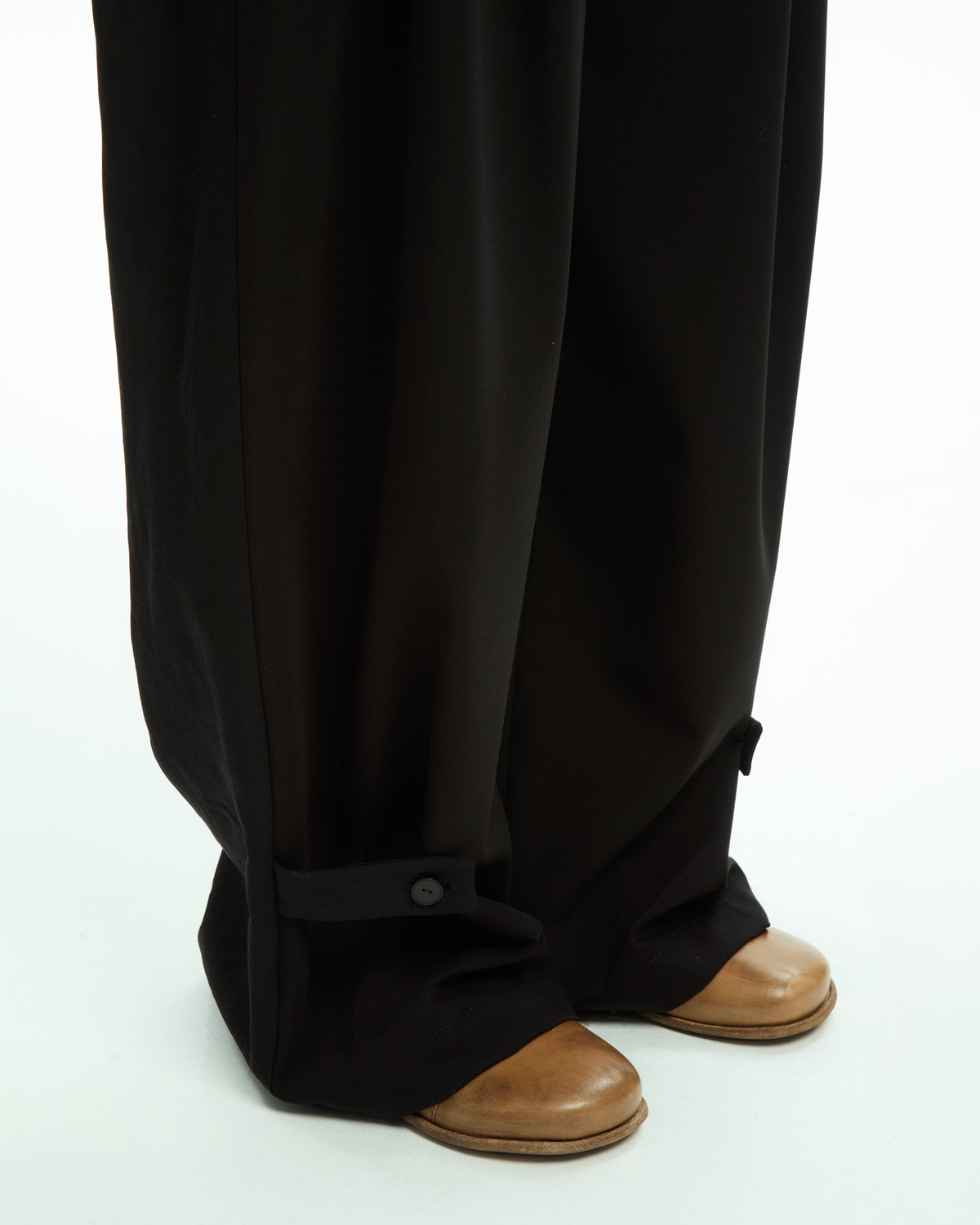 MLO Pantalone con pieghe frontali NERO