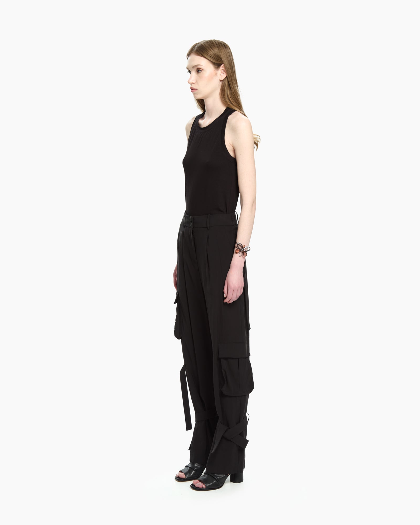 MLO Pantaloni cargo con tasche applicate NERO