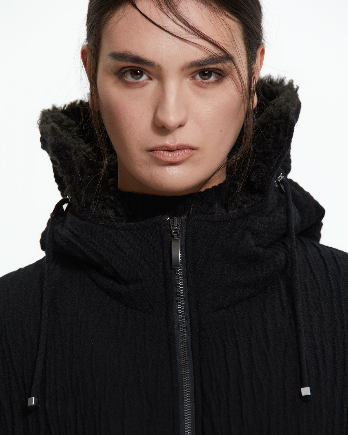 MLO Giacca cropped con cappuccio NERO