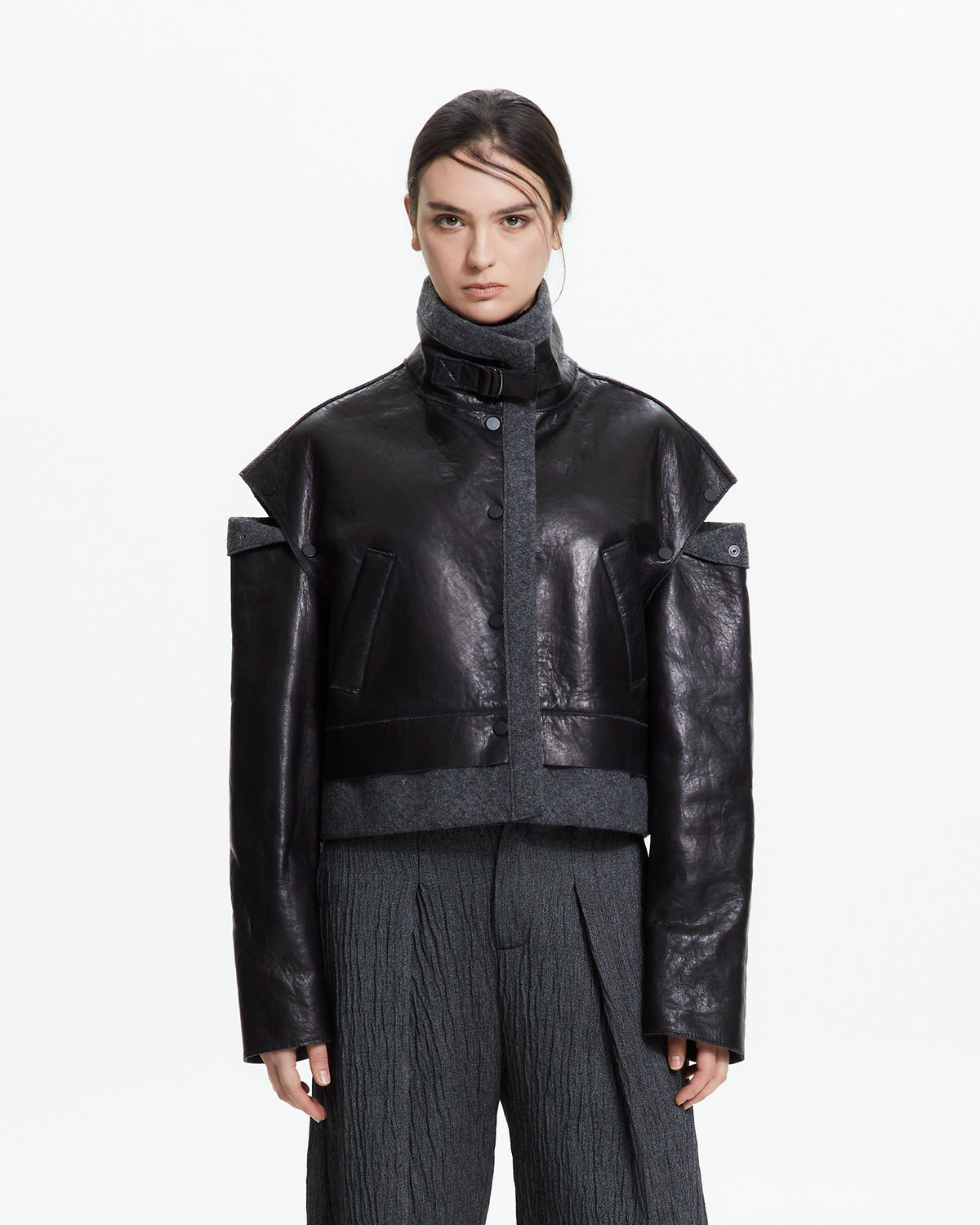 MLO Giacca cropped con collo tecnico NERO