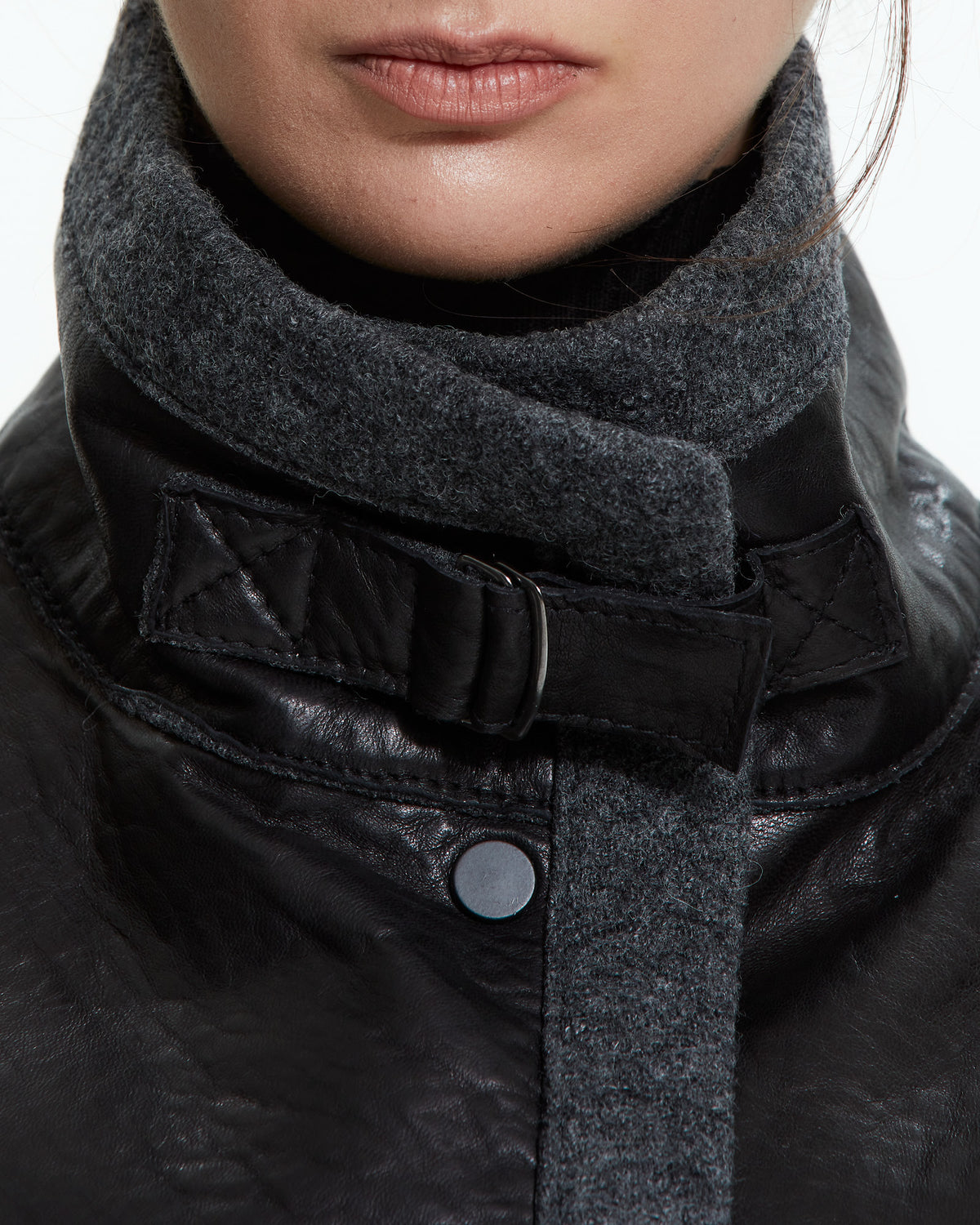 MLO Giacca cropped con collo tecnico NERO