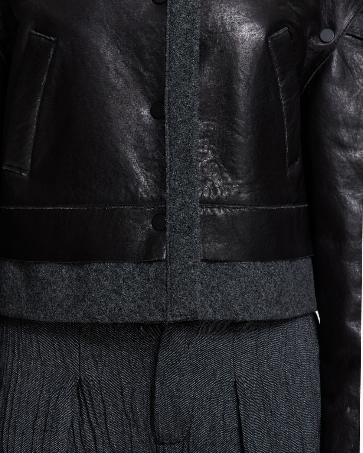 MLO Giacca cropped con collo tecnico NERO