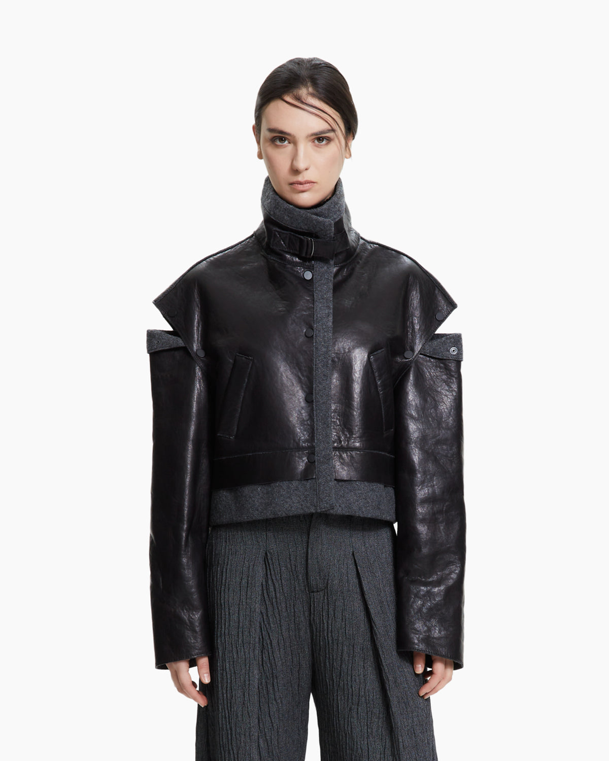 MLO Giacca cropped con collo tecnico NERO