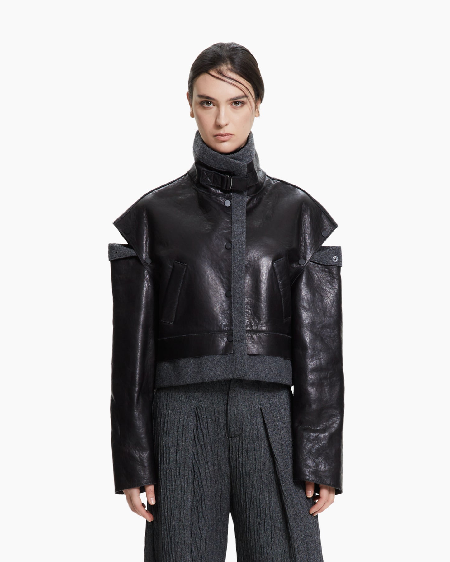MLO Giacca cropped con collo tecnico NERO