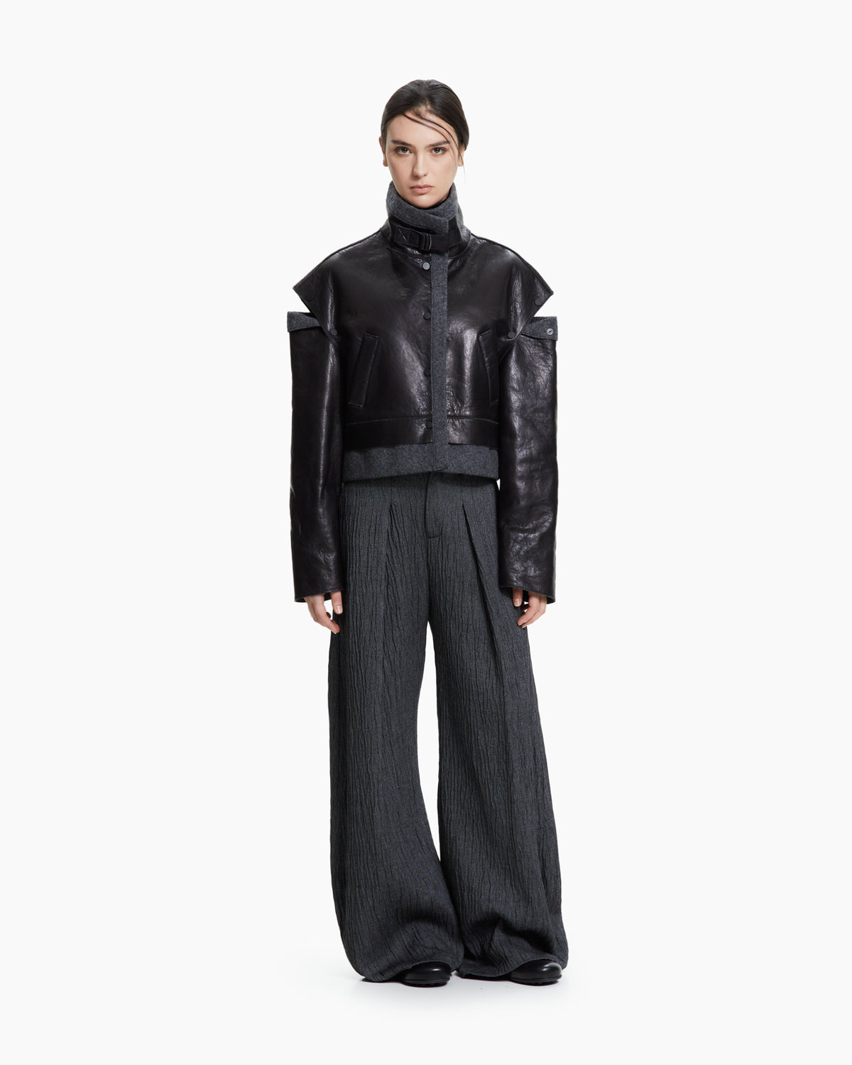 MLO Giacca cropped con collo tecnico NERO