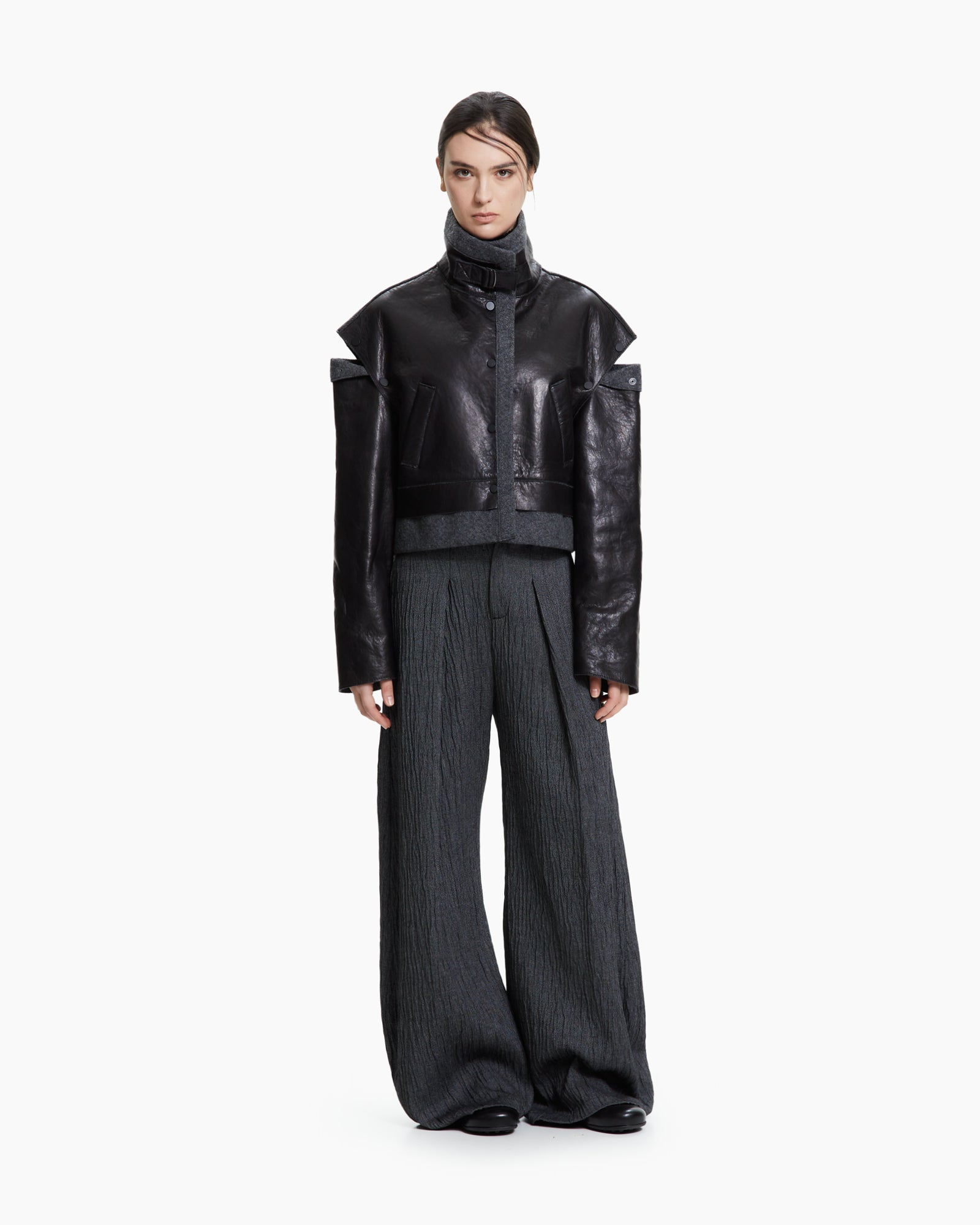 MLO Giacca cropped con collo tecnico NERO