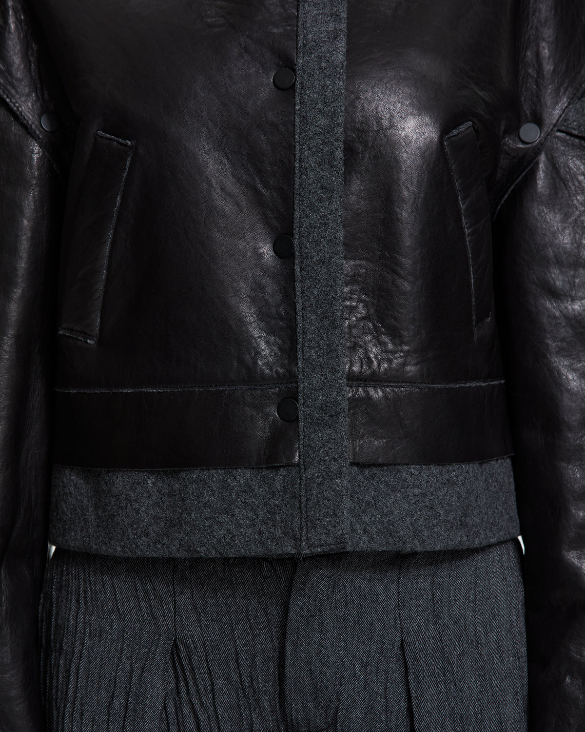 MLO Giacca cropped con collo tecnico NERO