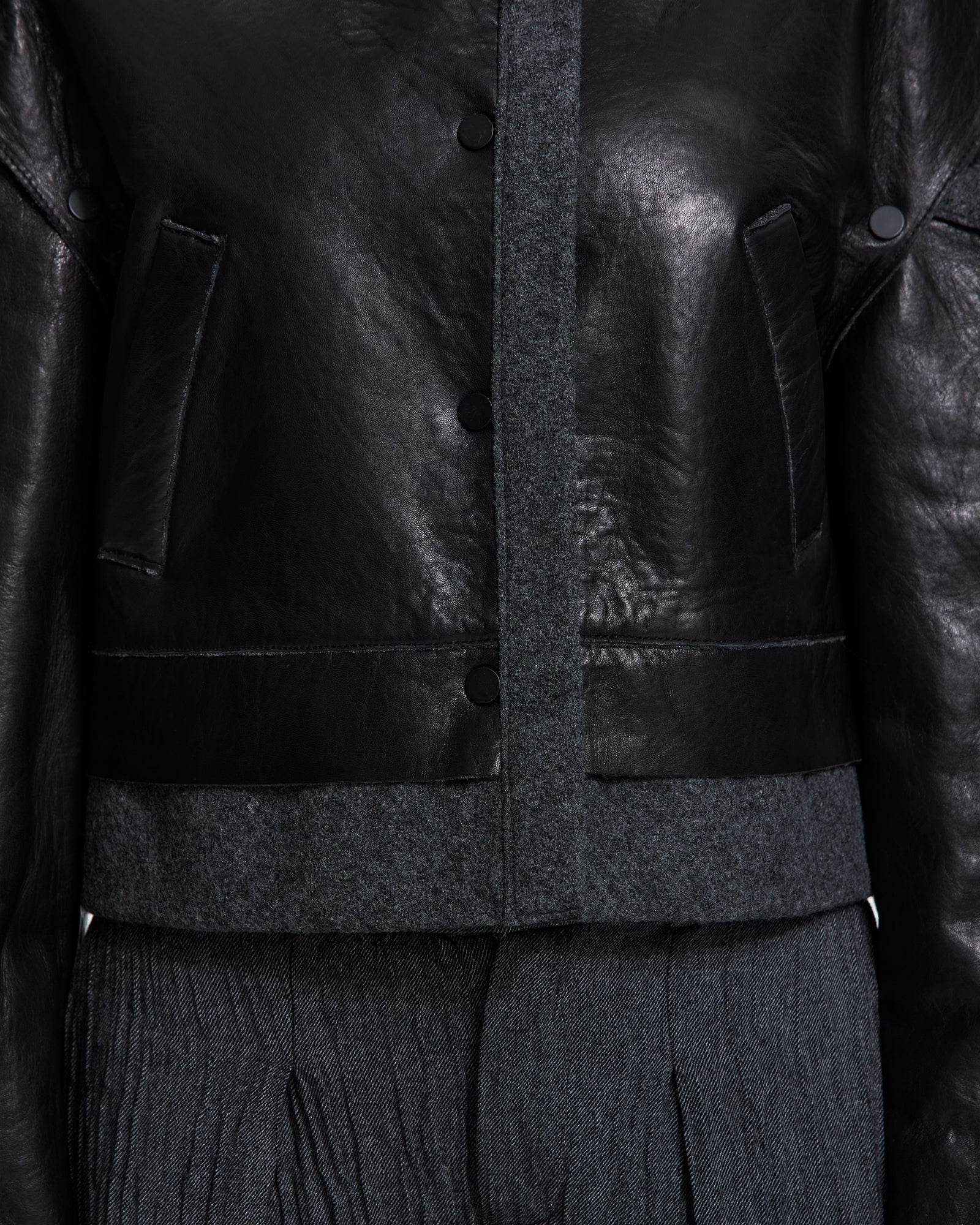 MLO Giacca cropped con collo tecnico NERO