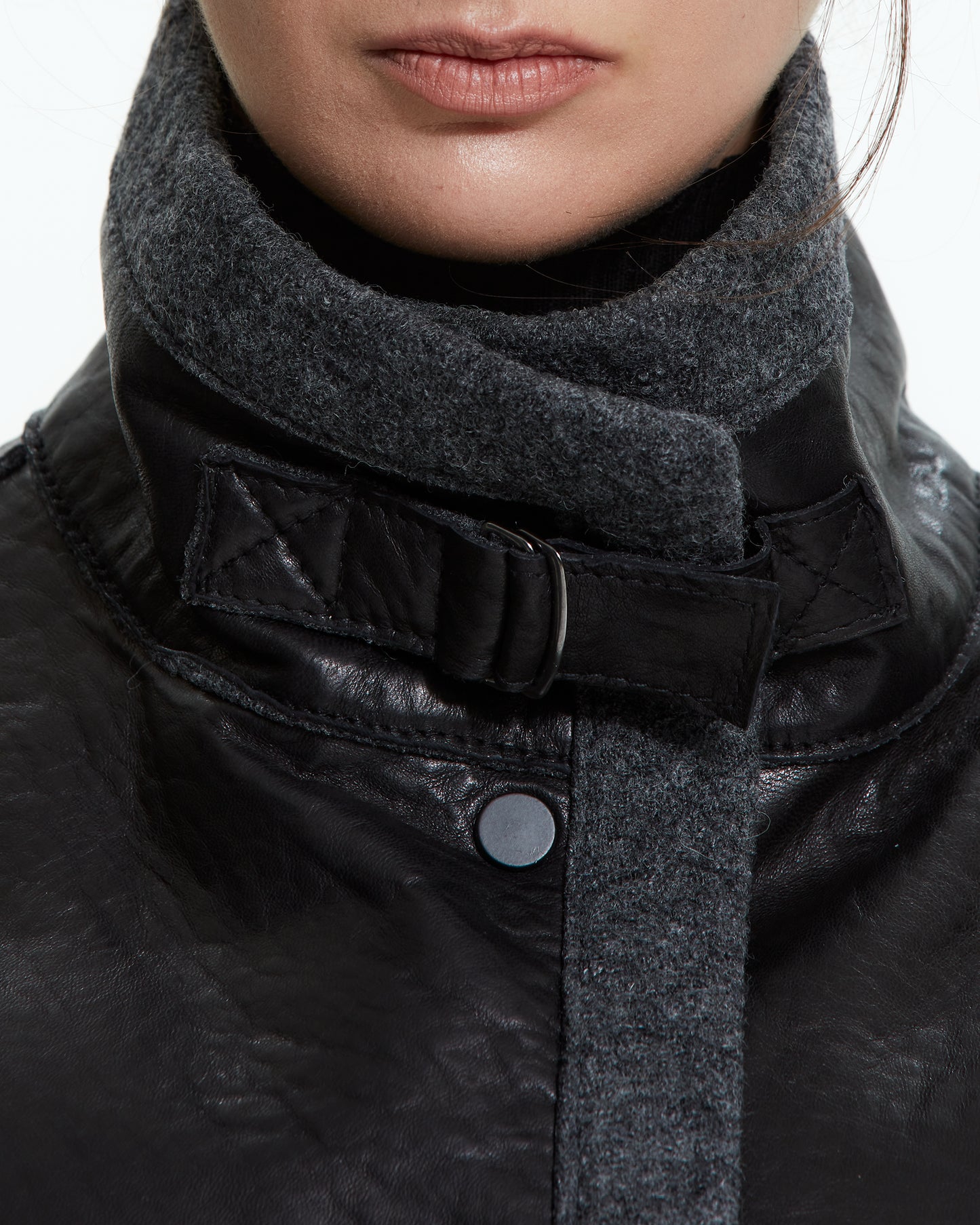 MLO Giacca cropped con collo tecnico NERO
