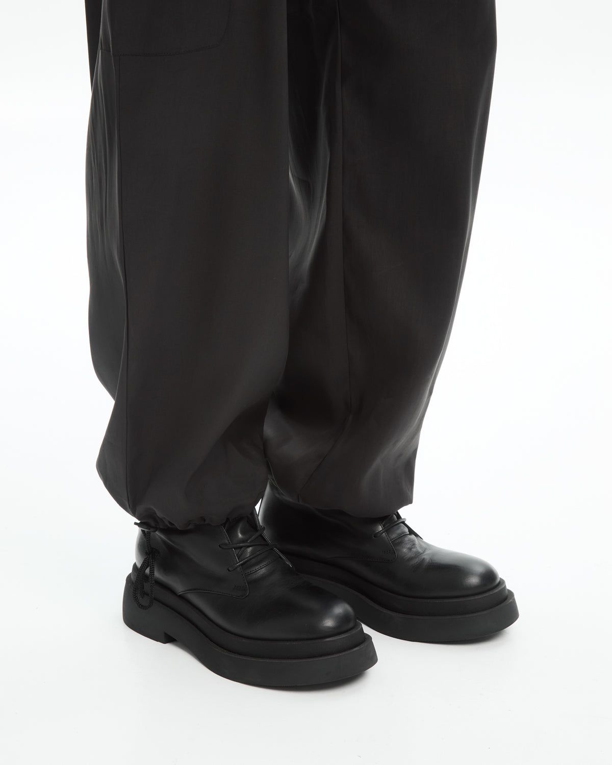 MLO Pantalone cargo con coulisse al fondo NERO
