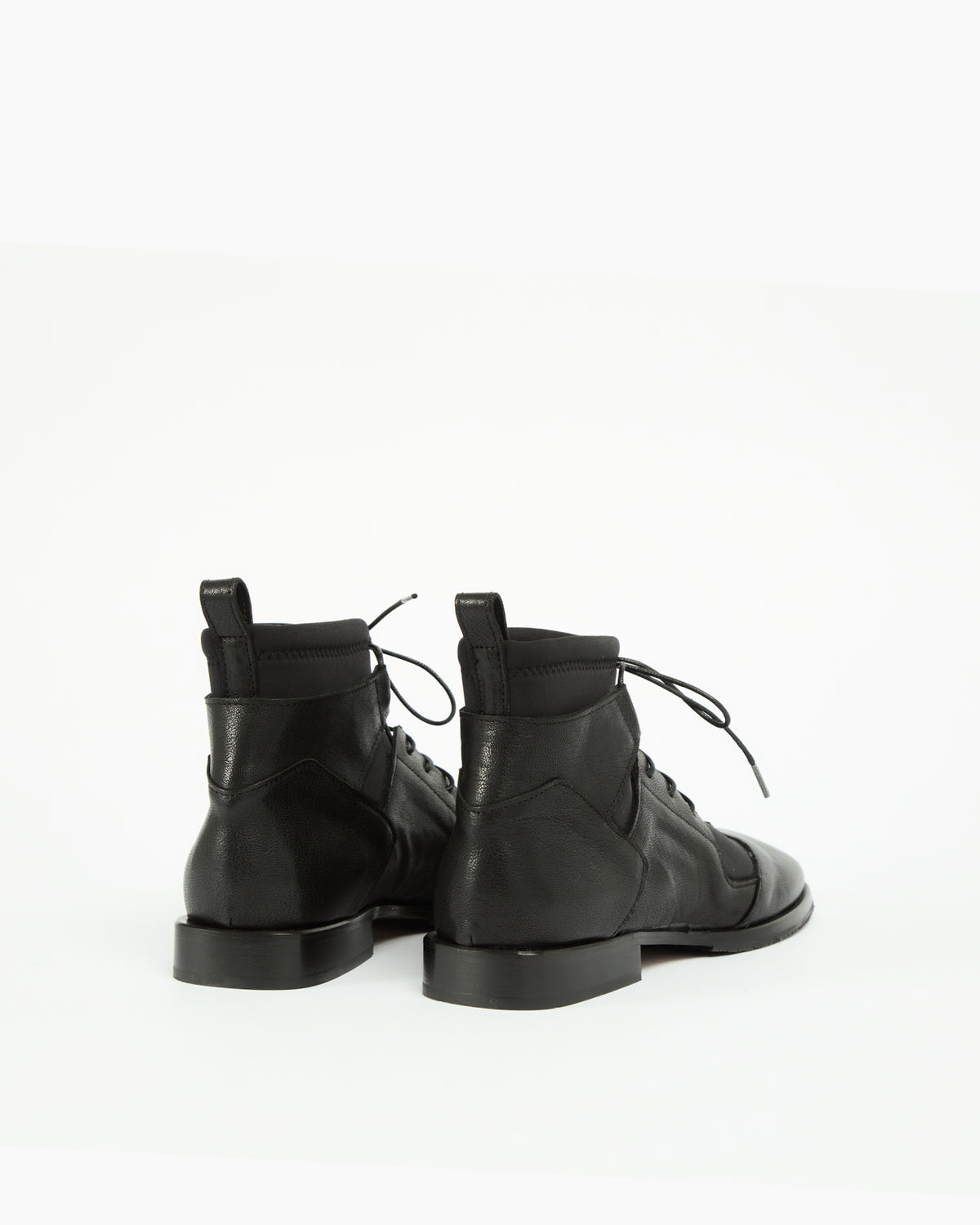 MLO Stivaletto stringato NERO