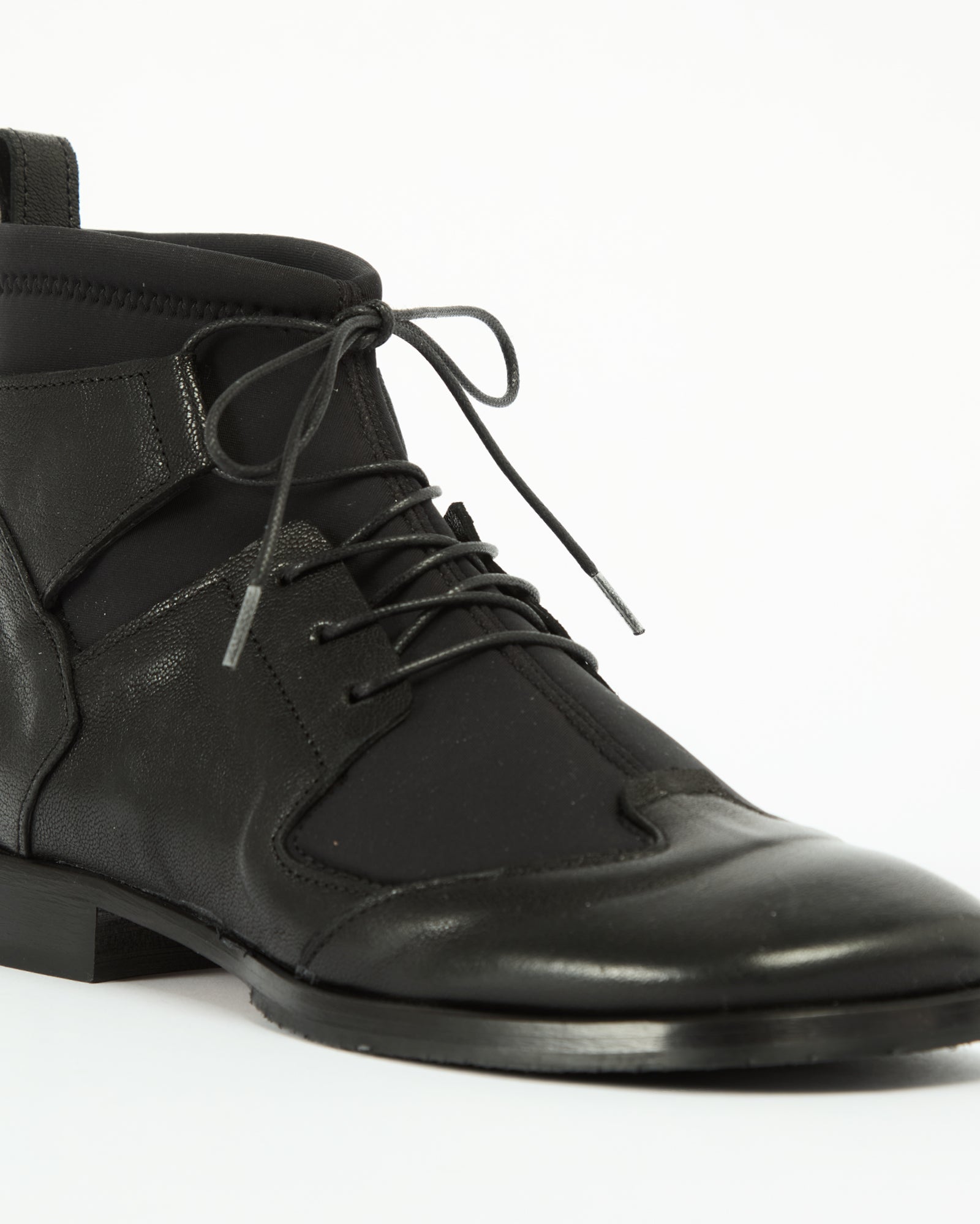 MLO Stivaletto stringato NERO
