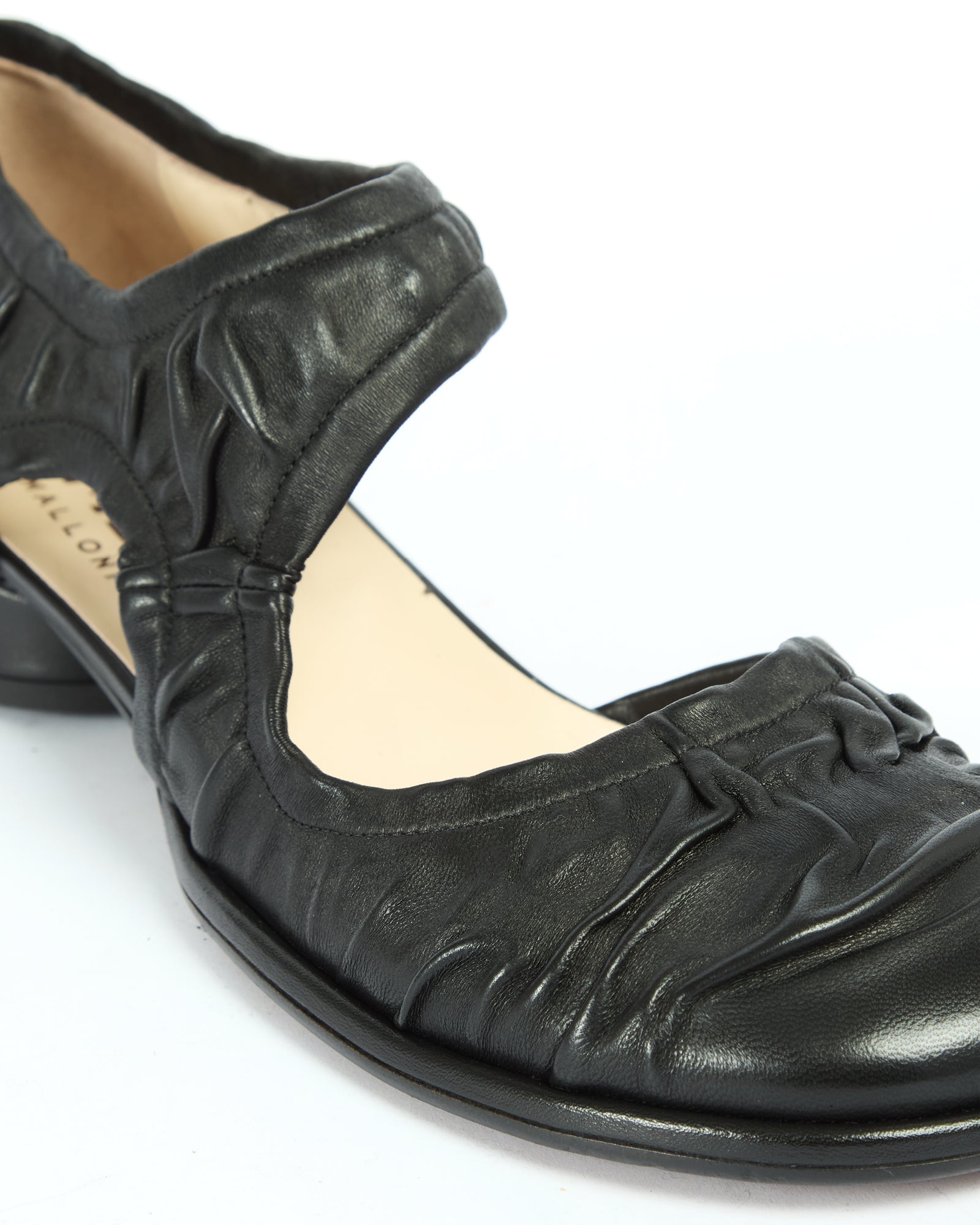 MLO Scarpa con aperture laterali NERO