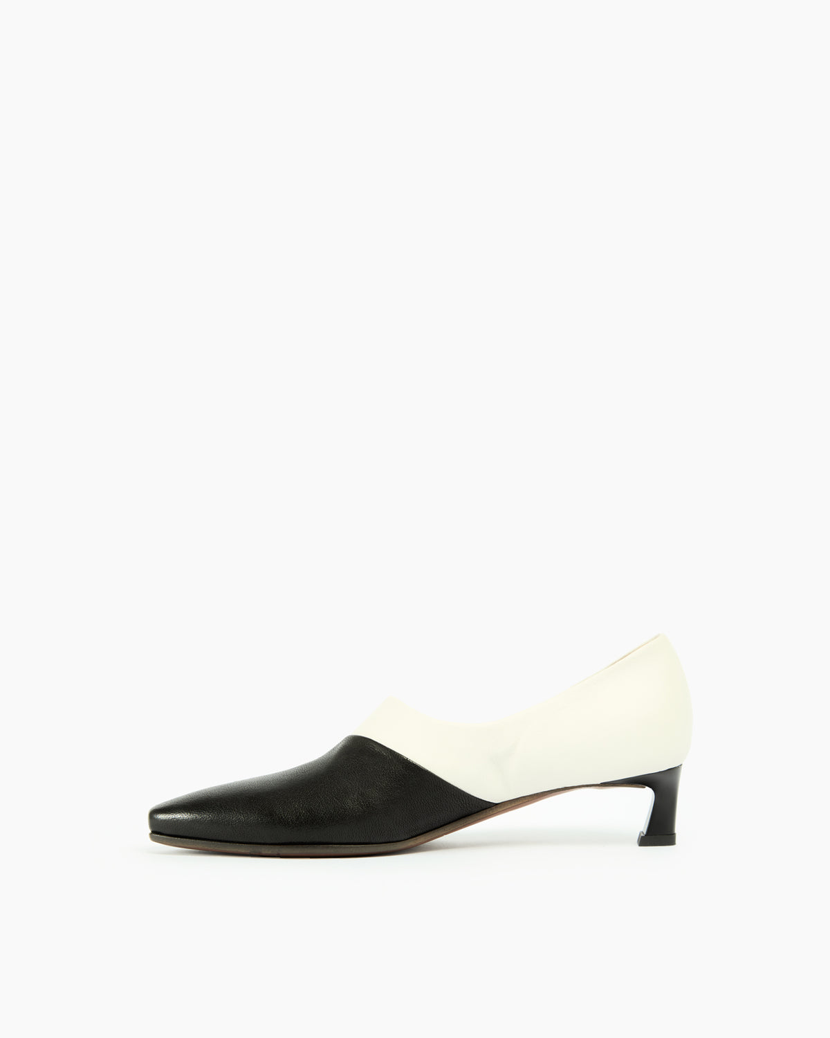 MLO Décolleté con pannelli sagomati e tacco sottile NERO+BIANCO