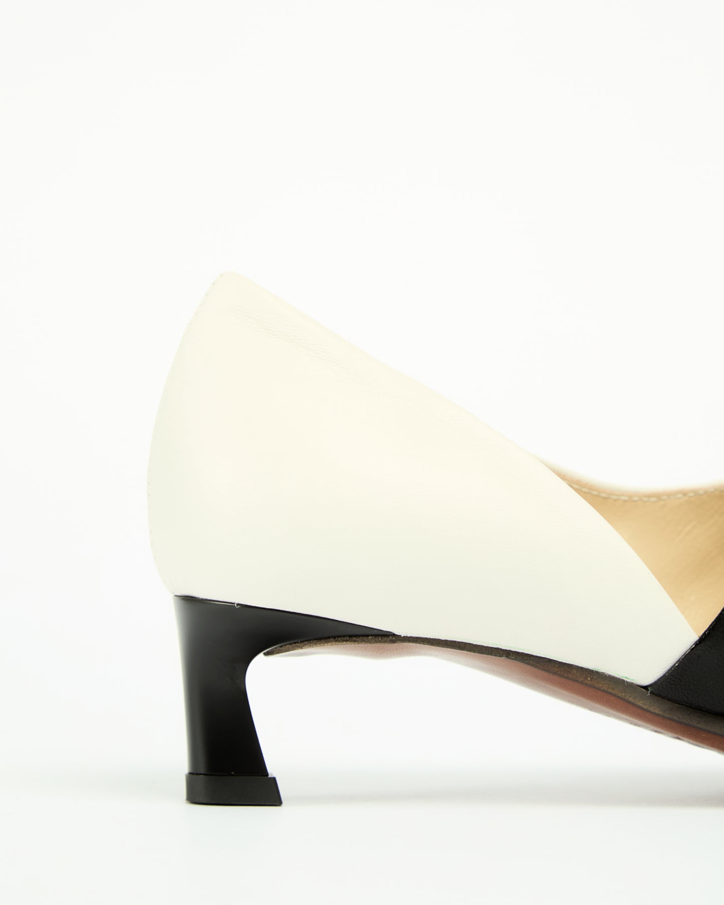 MLO Décolleté con pannelli sagomati e tacco sottile NERO+BIANCO